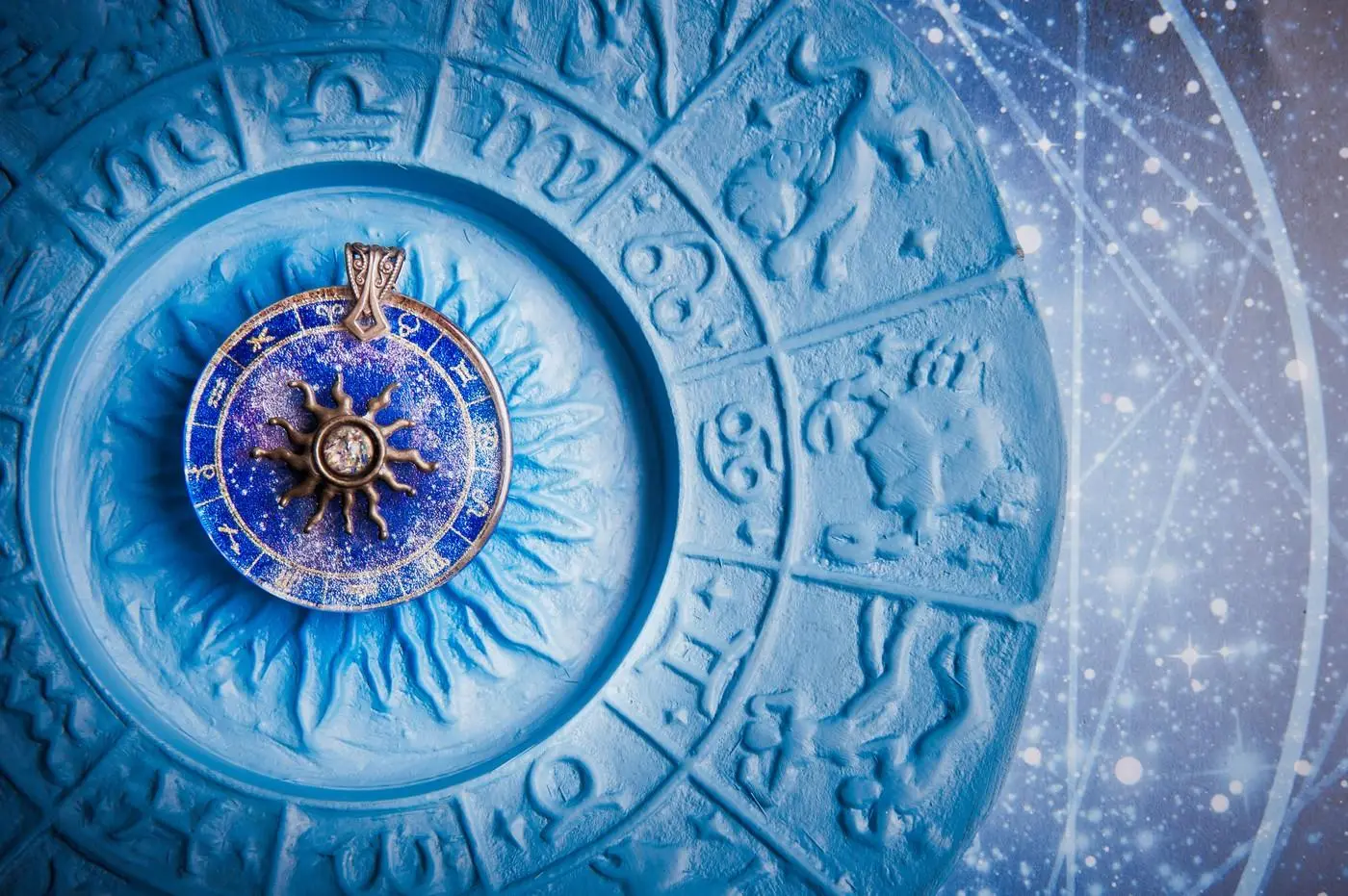 Horoscop weekend 17-18 octombrie. Zodia care trebuie să amâne cumpărăturile importante