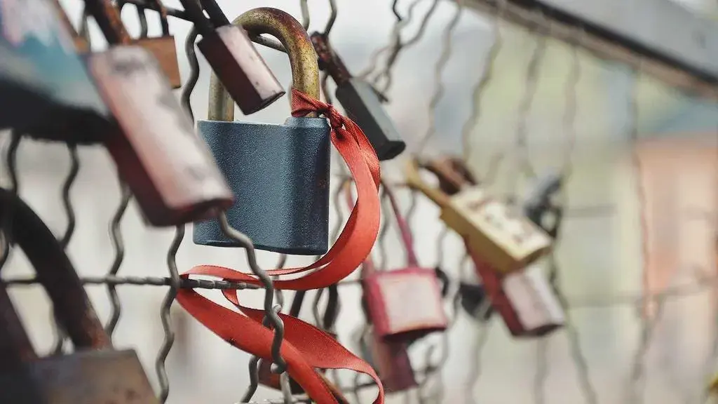 Venuș sextil Lilith: Ce înseamnă în hartă natală și cum influențează atracția, încrederea și libertatea